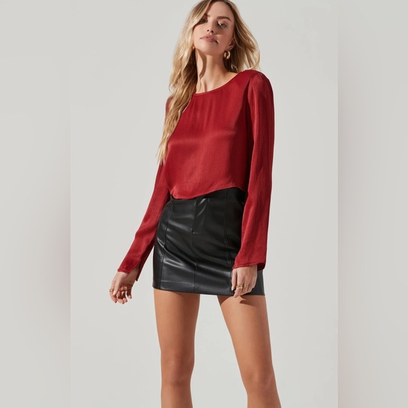 PETRA SATIN CHAIN LINK TOP - Picture 1 of 4